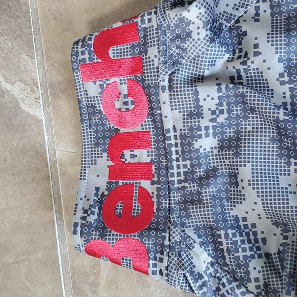 Bench Zip Up- new condition - Picture 2 of 3
